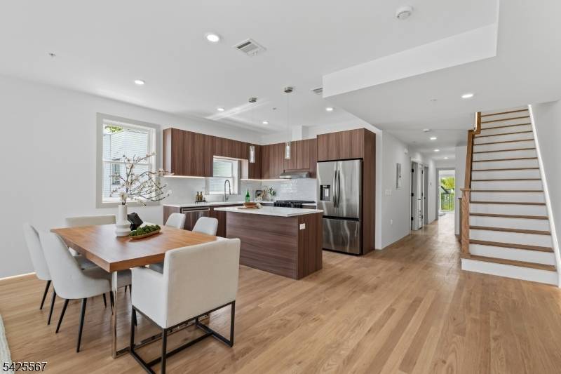 161 Woodlawn Ave #3, Jersey City, NJ 07305