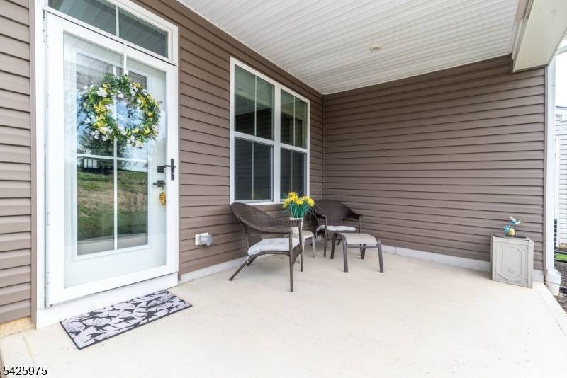 2 Sharp Shinned Ct, Washington Twp., NJ 07882