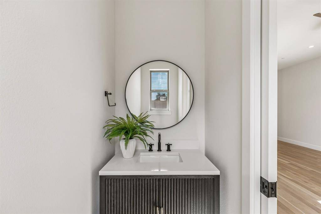 13900 Noel Road #203, Dallas, TX 75240