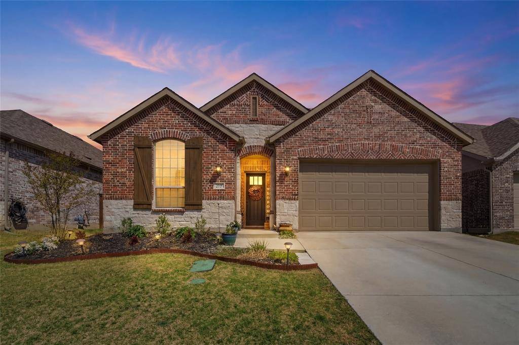 2127 Mossbrook Drive, Royse City, TX 75189