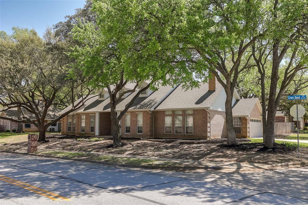 3704 Cross Bend Drive, Arlington, TX 76016
