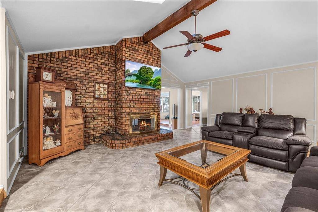 826 Lake Forest Court, Grapevine, TX 76051