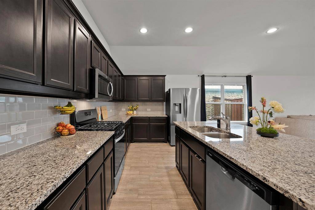 340 Freestall Drive, Midlothian, TX 76065