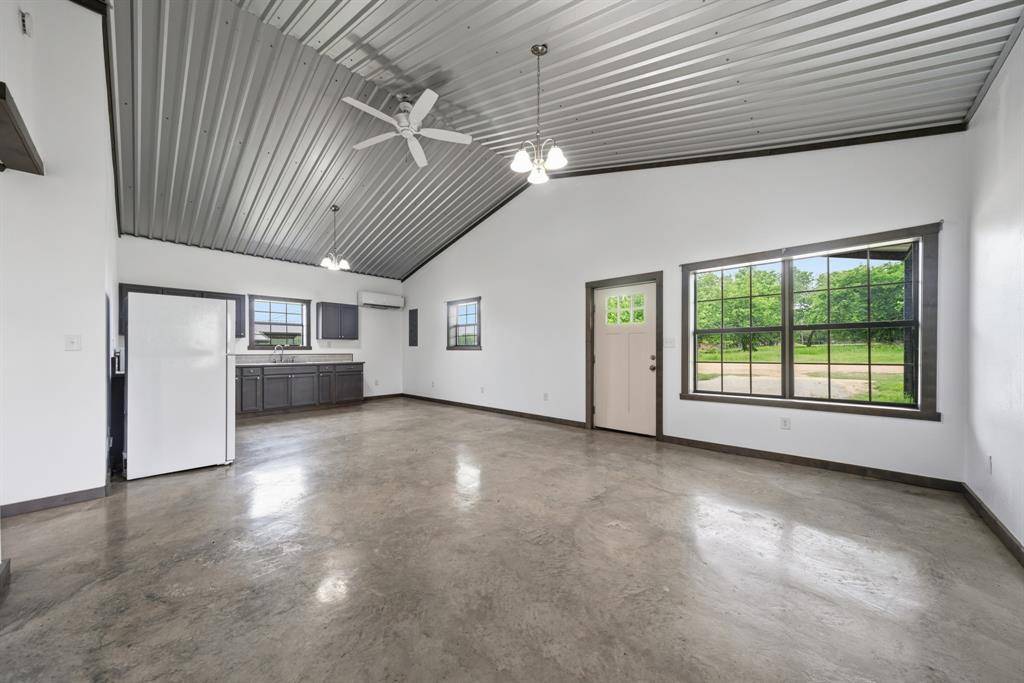 321 Avenue B #B, Walnut Springs, TX 76690