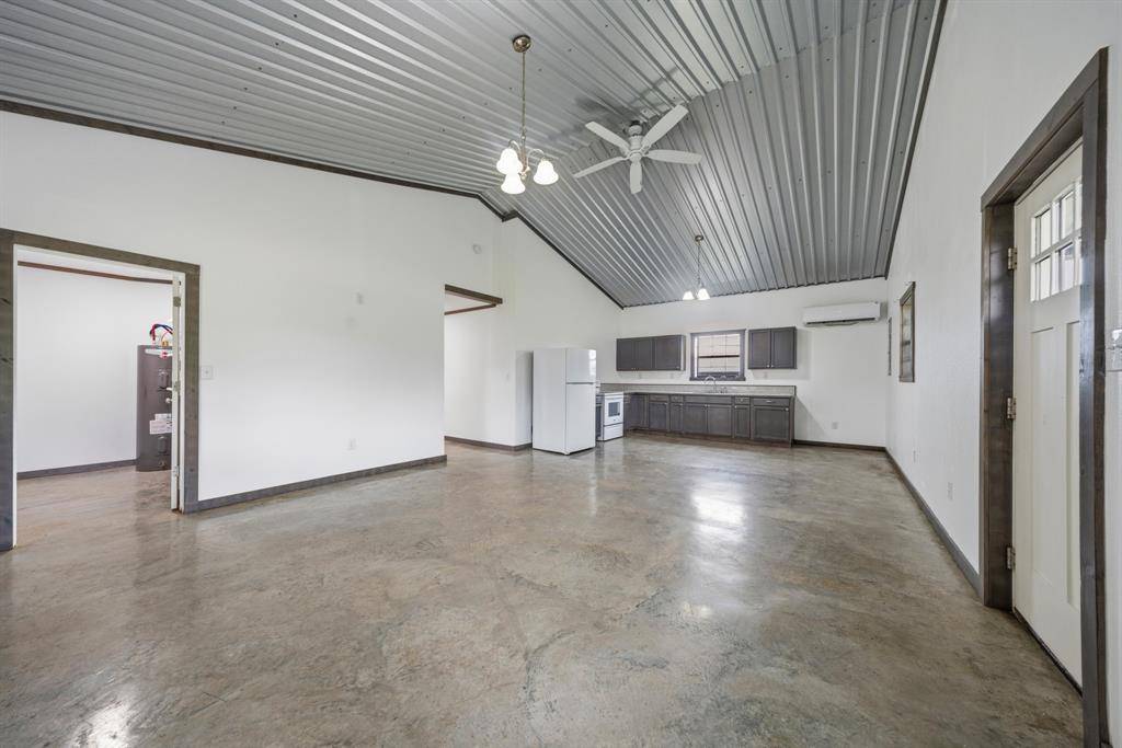 321 Avenue B #B, Walnut Springs, TX 76690