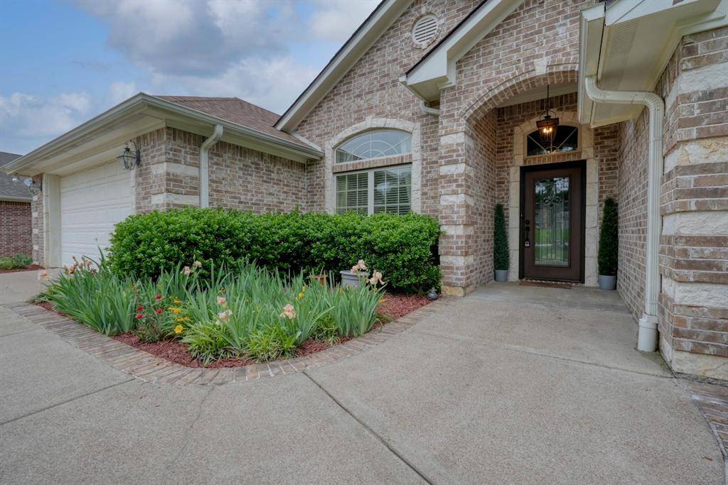 205 Heritage Court, Lindale, TX 75771