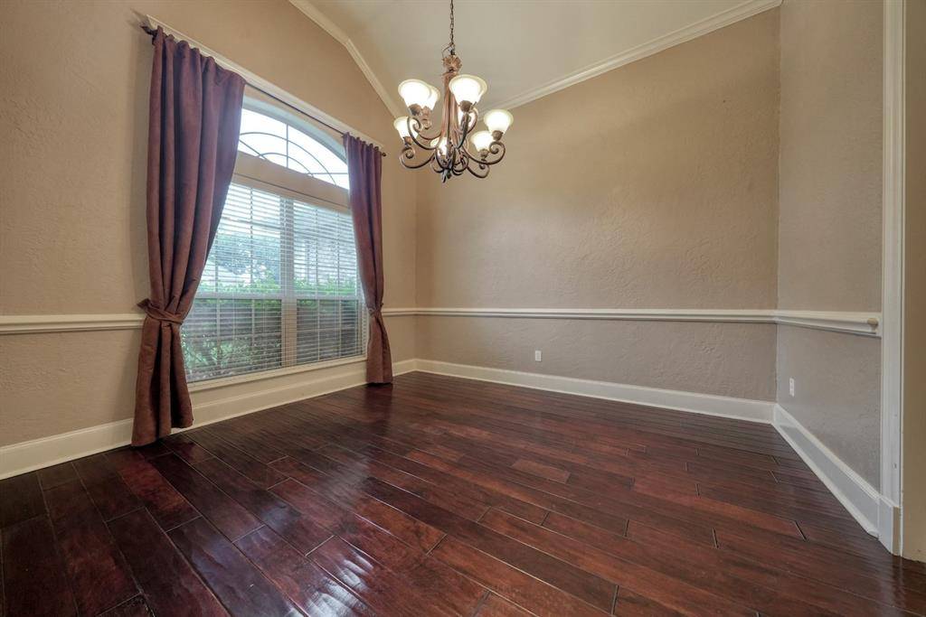 205 Heritage Court, Lindale, TX 75771