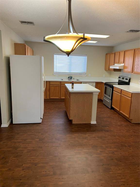 904 Valleybrook Drive, Lewisville, TX 75067