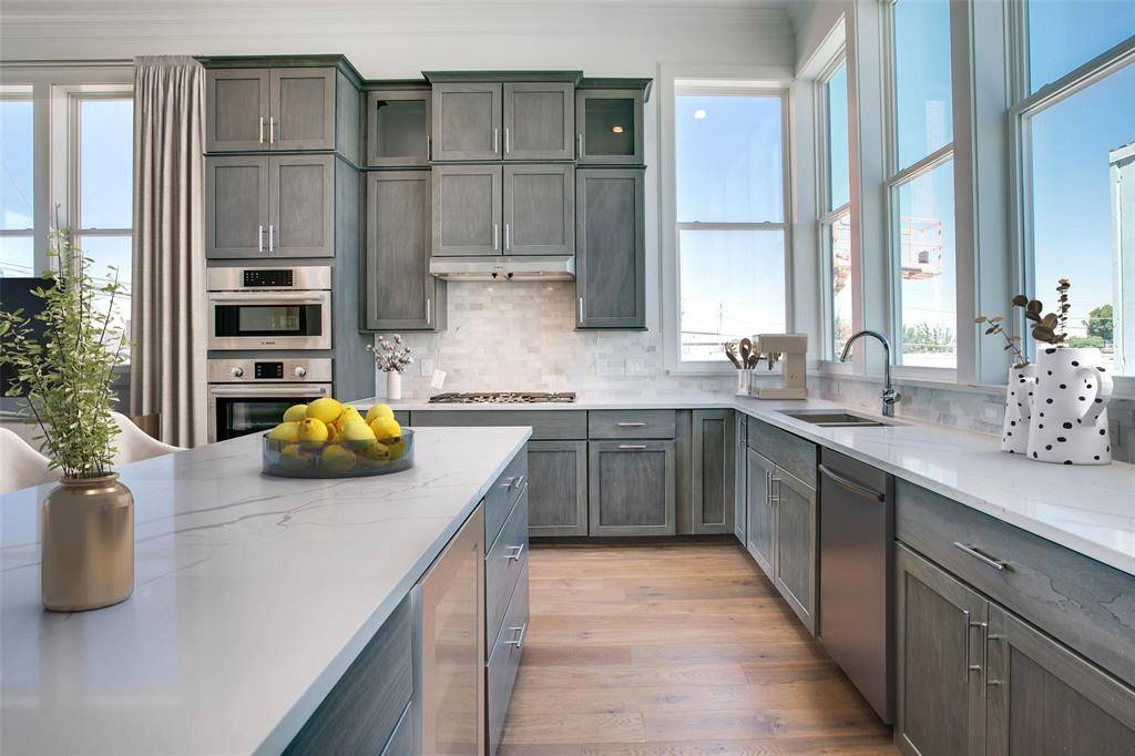 211 Carroll Street, Fort Worth, TX 76107