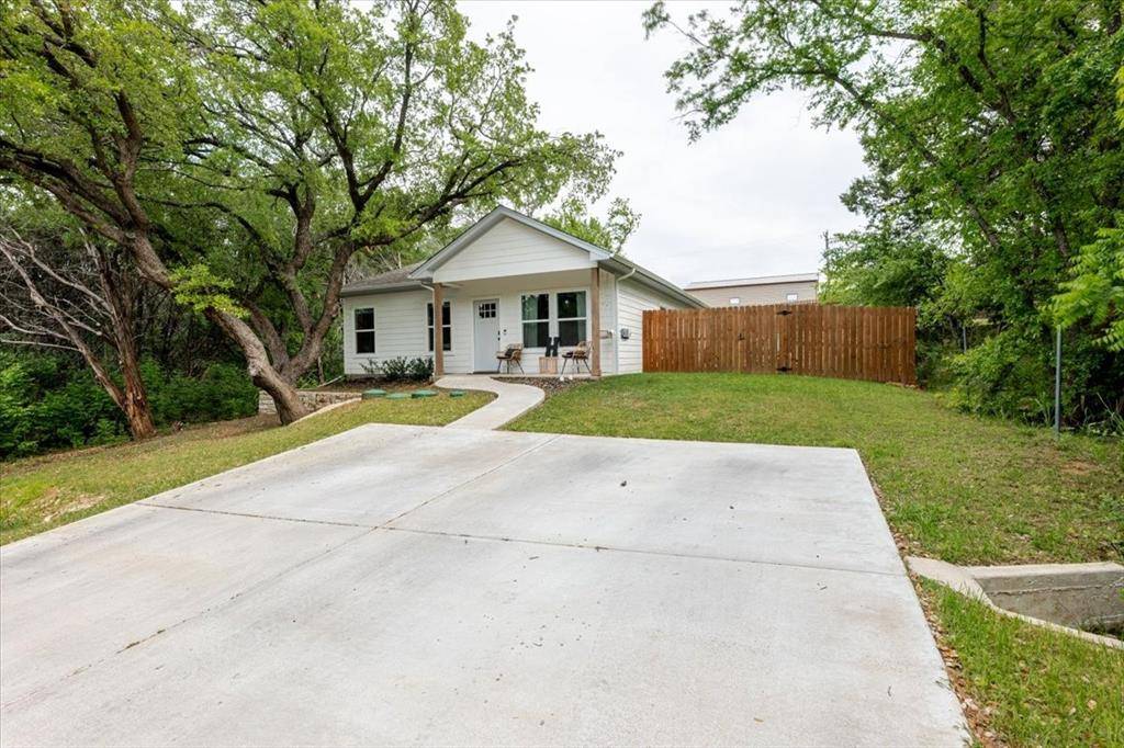 921 Indian Drive, Granbury, TX 76048