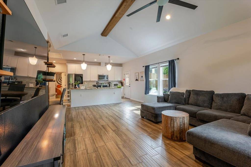 921 Indian Drive, Granbury, TX 76048