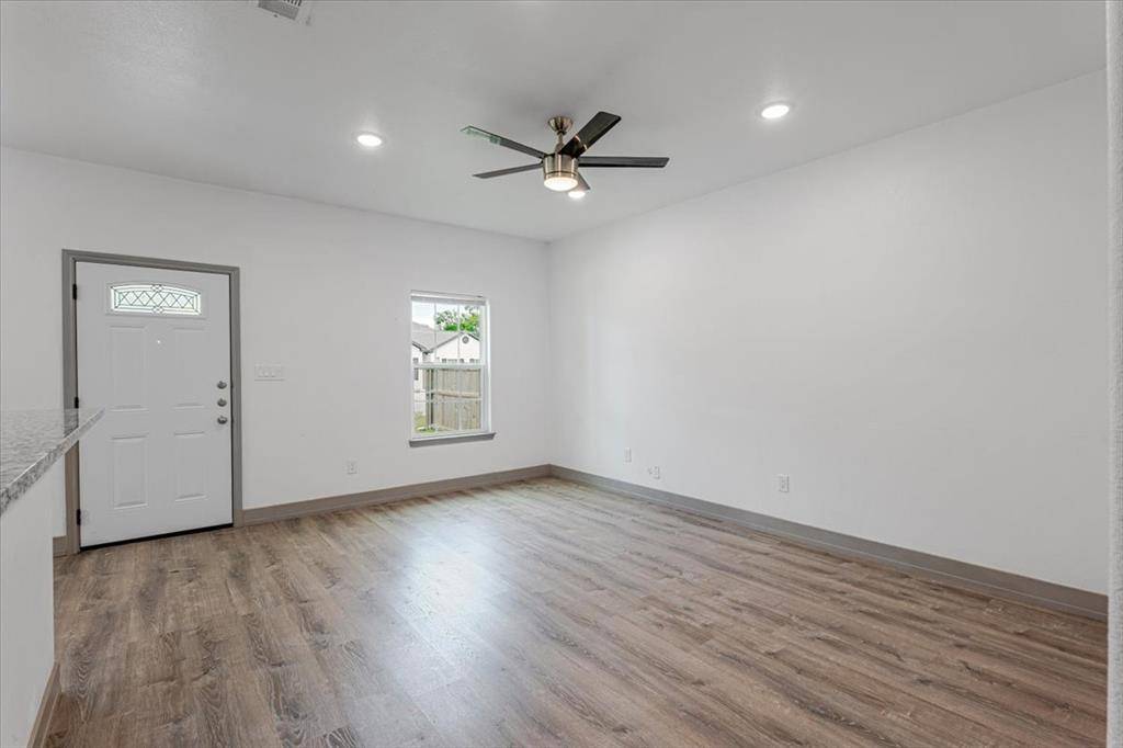 3516 Tomahawk Drive, Granbury, TX 76048