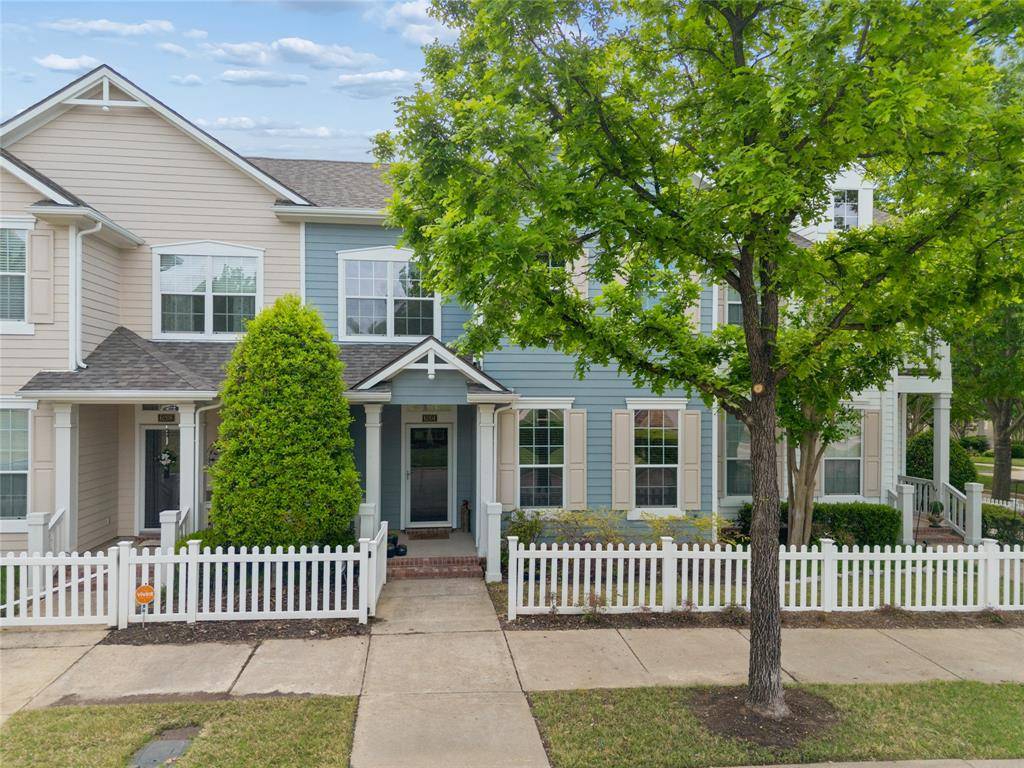 6204 Crescent Street, North Richland Hills, TX 76180