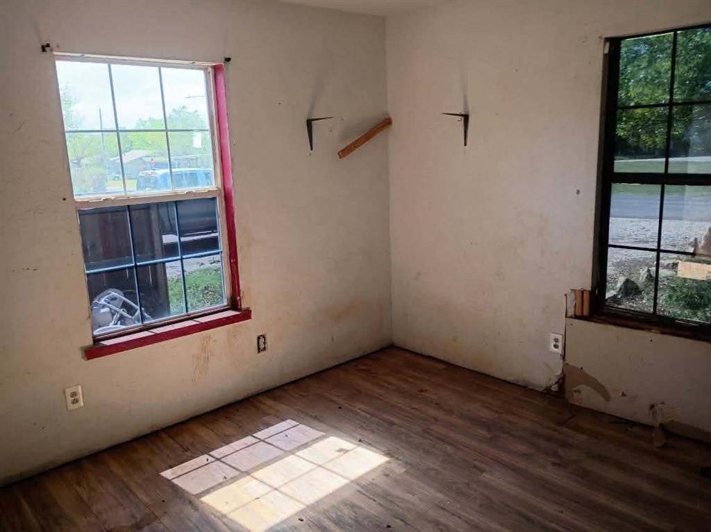 1220 Maple Street, Graham, TX 76450