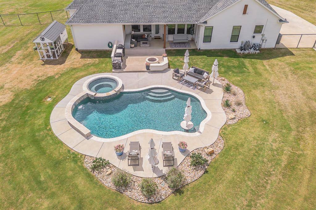 105 Hondo Circle, Millsap, TX 76066