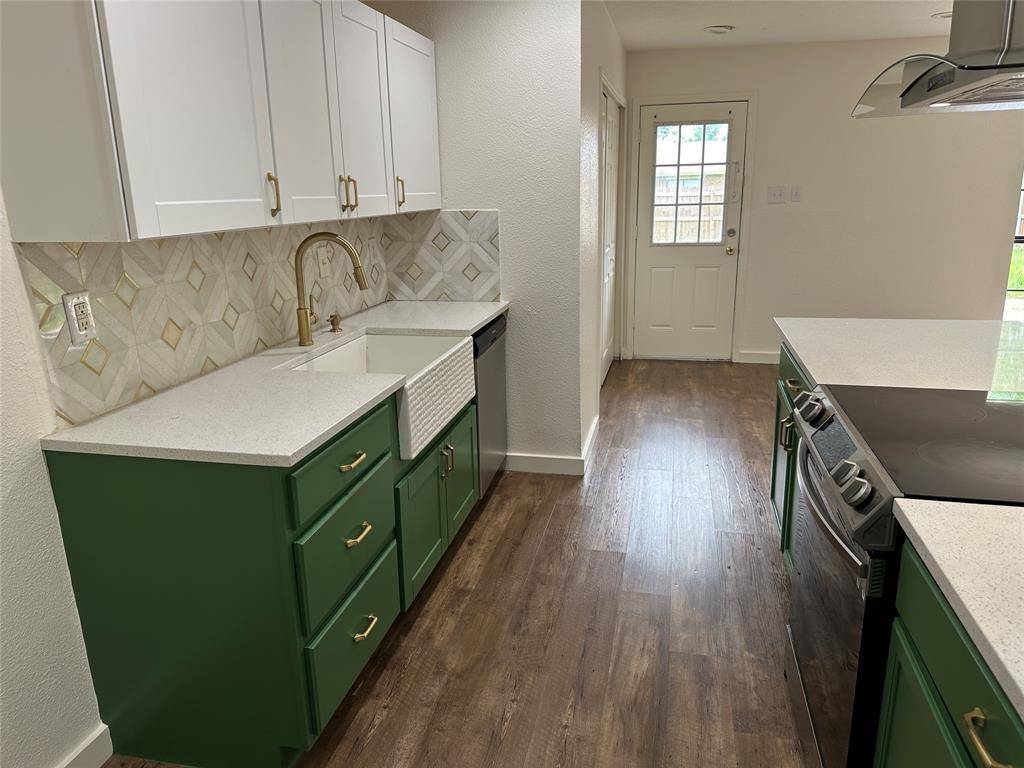 304 Long Canyon Drive, Mesquite, TX 75150