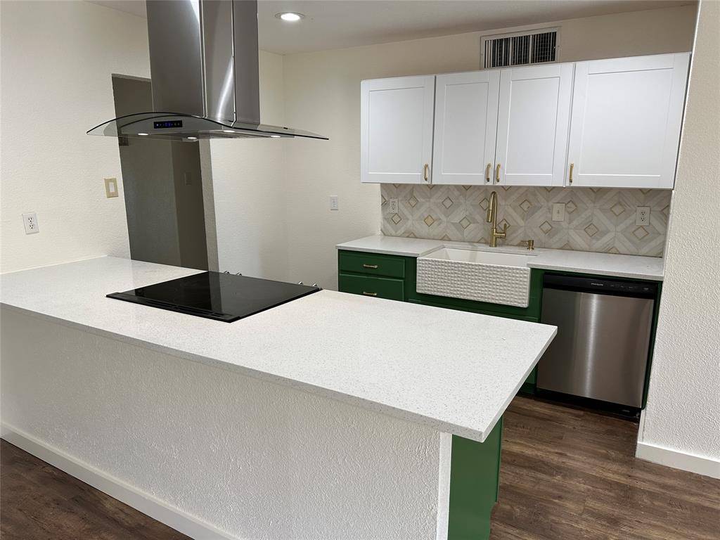 304 Long Canyon Drive, Mesquite, TX 75150