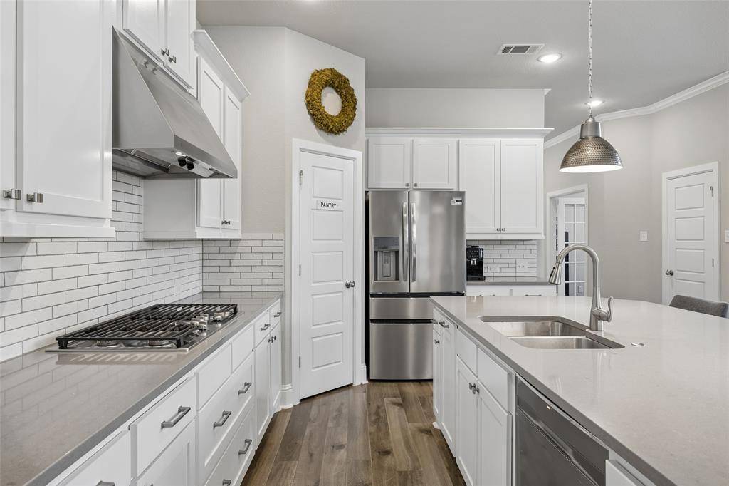 2012 Crescent Street, Fort Worth, TX 76008