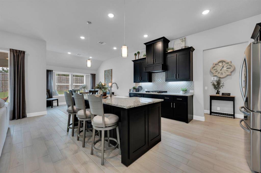 922 Cardinal Drive, Midlothian, TX 76065