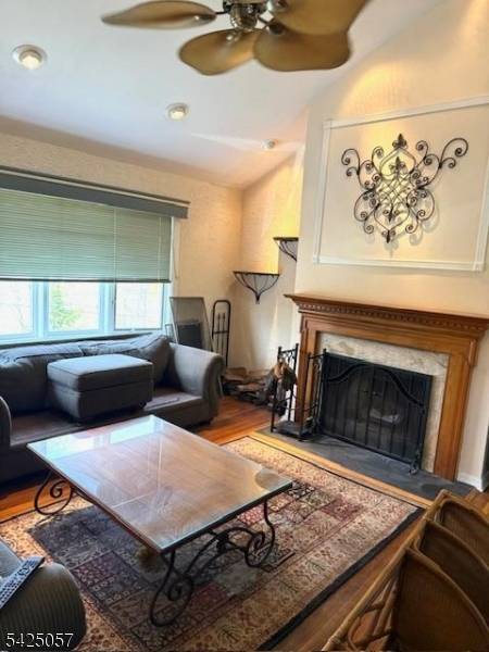 8 Loyola Ct, Hopatcong Boro, NJ 07843