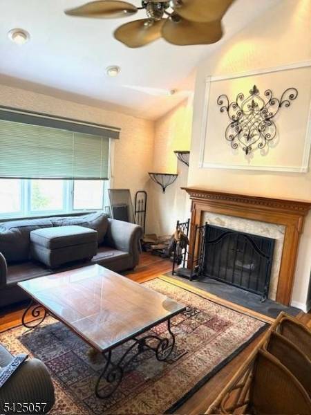 8 Loyola Ct, Hopatcong Boro, NJ 07843