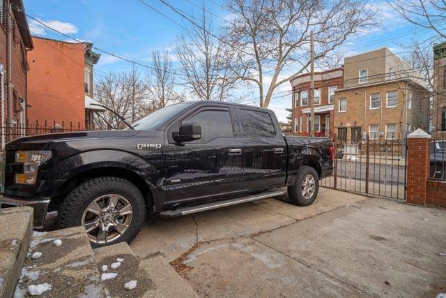 576 Barbey ST, Brooklyn, NY 11207