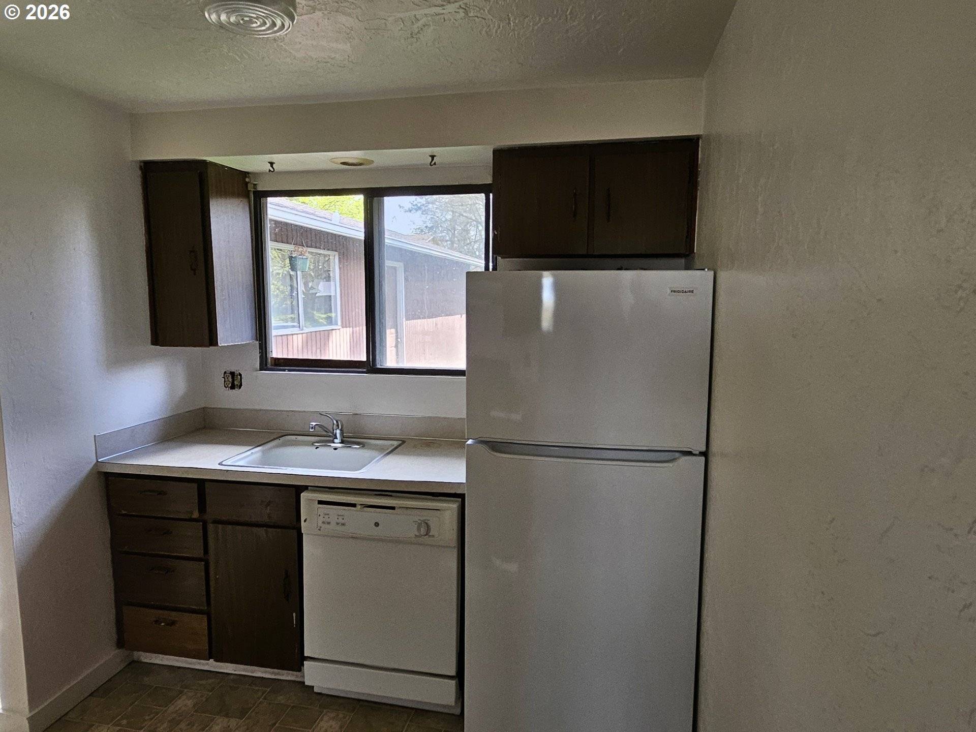 684/686 W QUINALT ST, Springfield, OR 97477