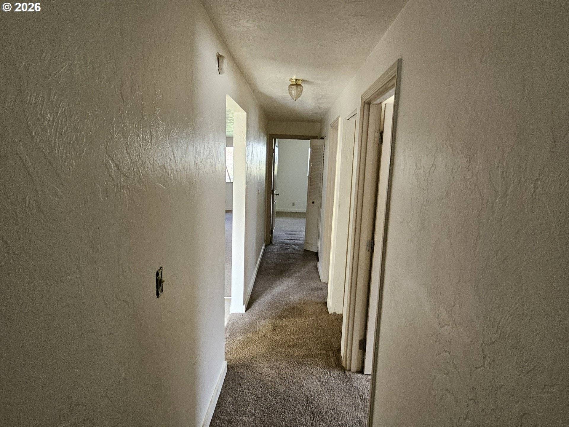 684/686 W QUINALT ST, Springfield, OR 97477