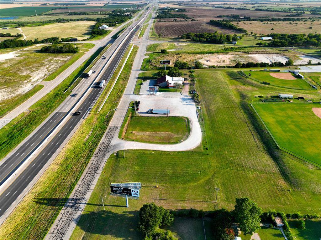 212 S Hickory Street, Abbott, TX 76621