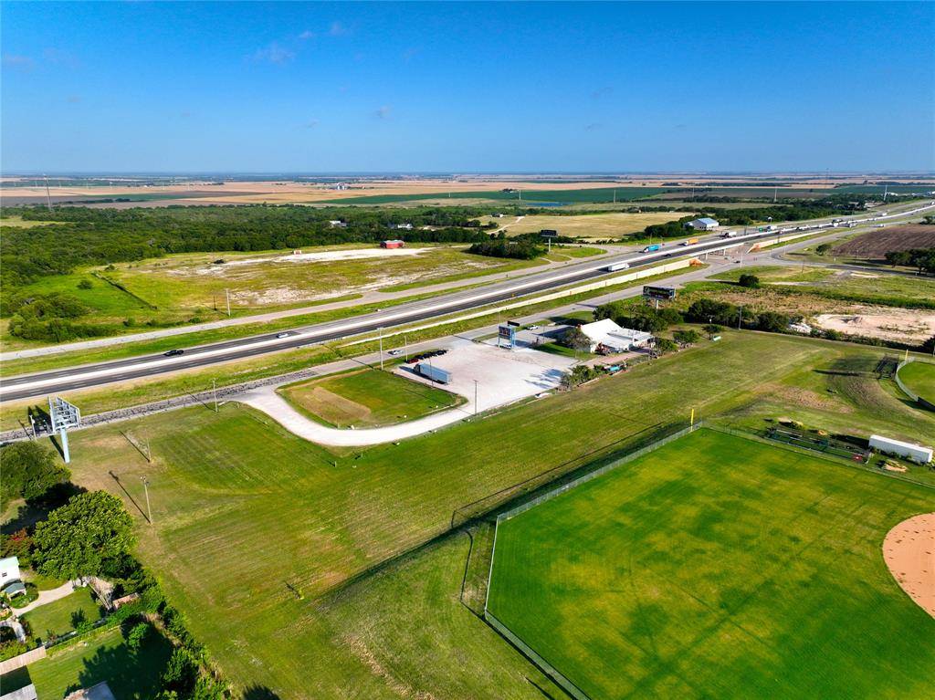 212 S Hickory Street, Abbott, TX 76621