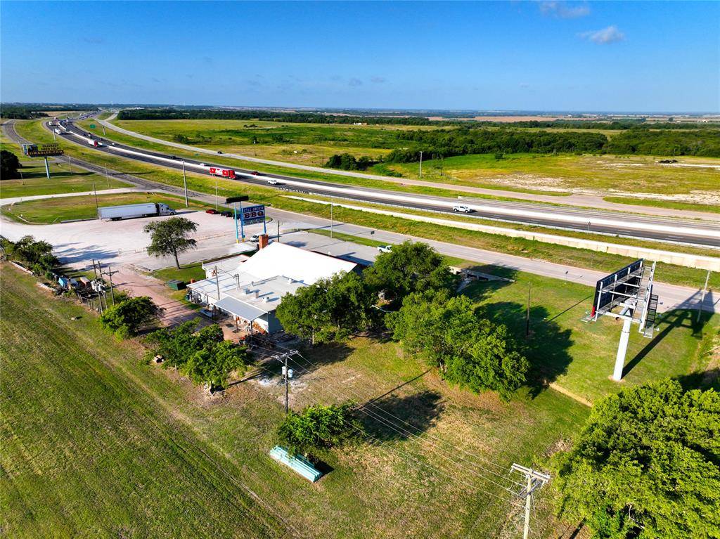 212 S Hickory Street, Abbott, TX 76621