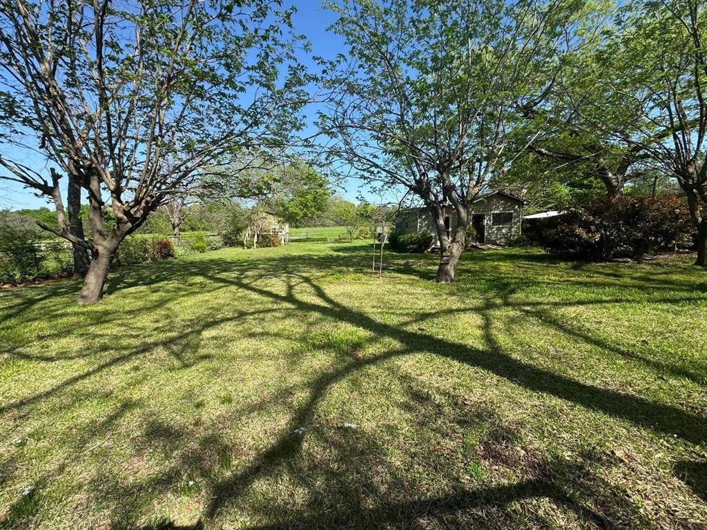 429 S Broadway Street, Bells, TX 75414