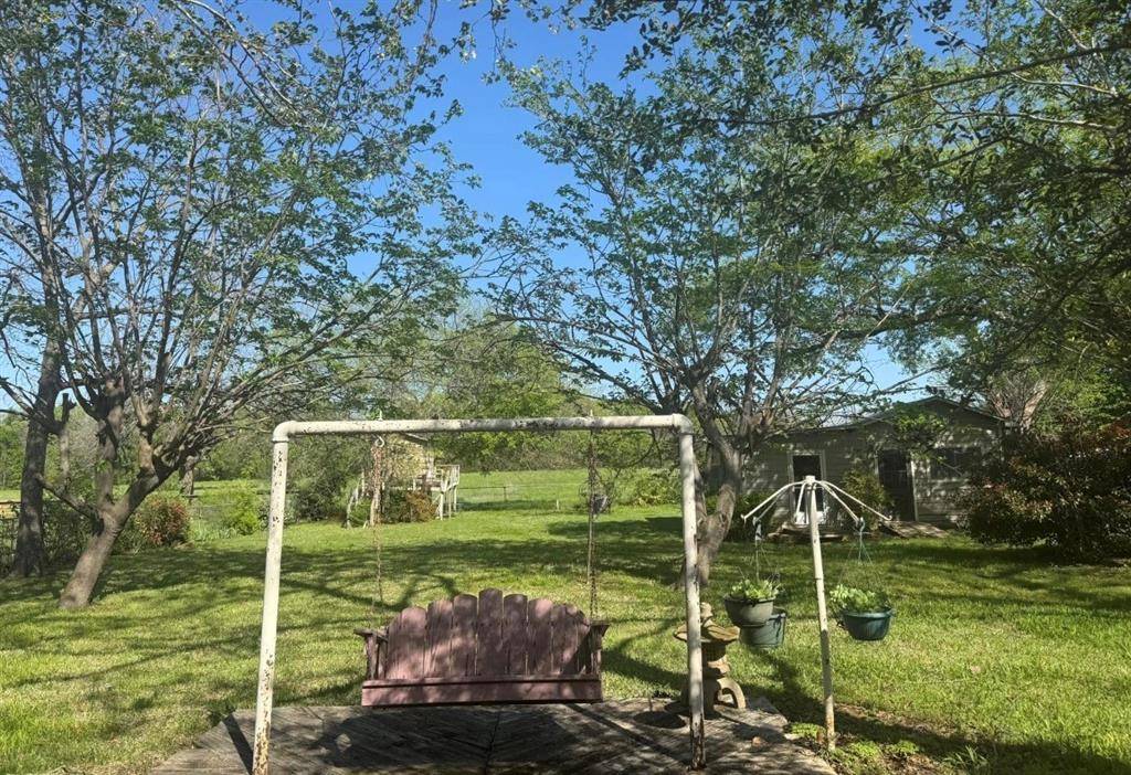 429 S Broadway Street, Bells, TX 75414