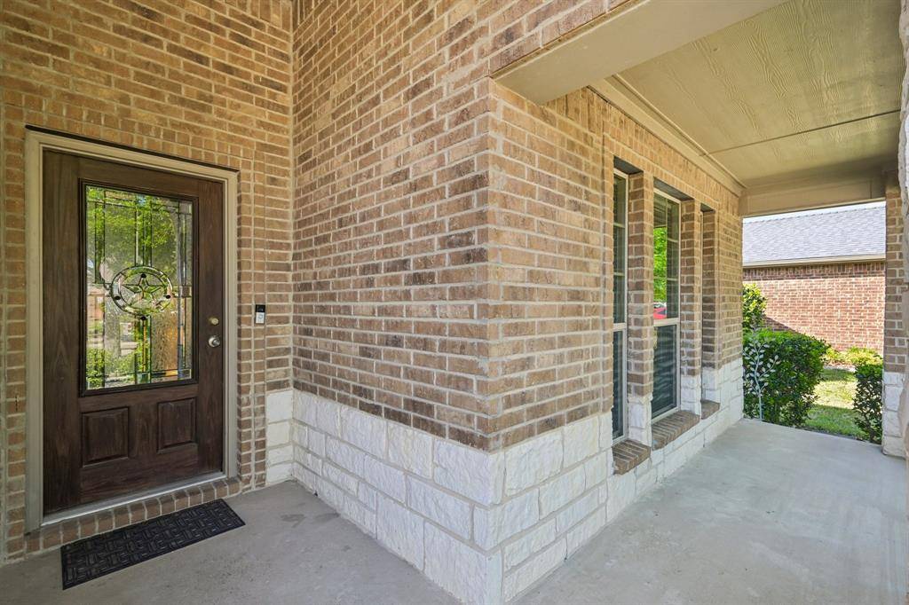 2002 Carriage Road, Heartland, TX 75126