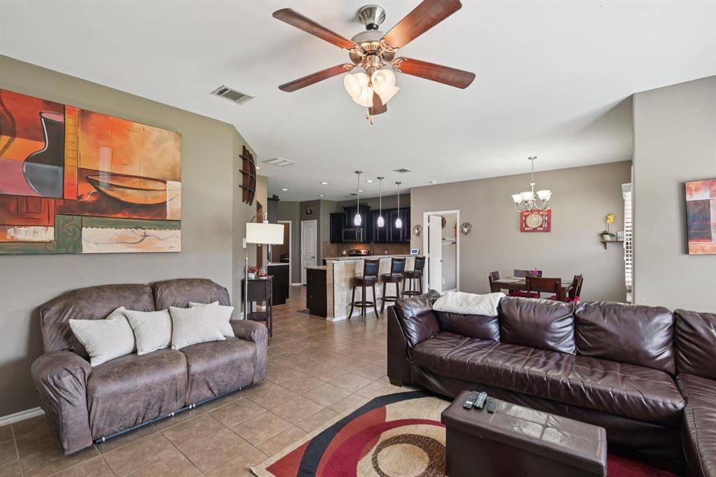 2002 Carriage Road, Heartland, TX 75126