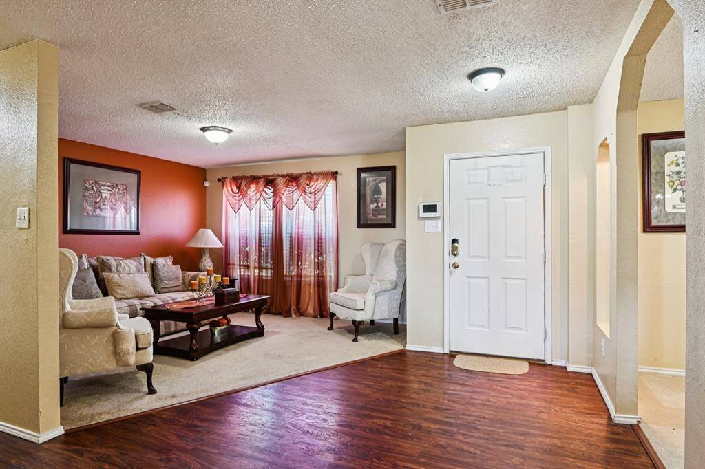 658 Bluechalk Drive, Cedar Hill, TX 75104