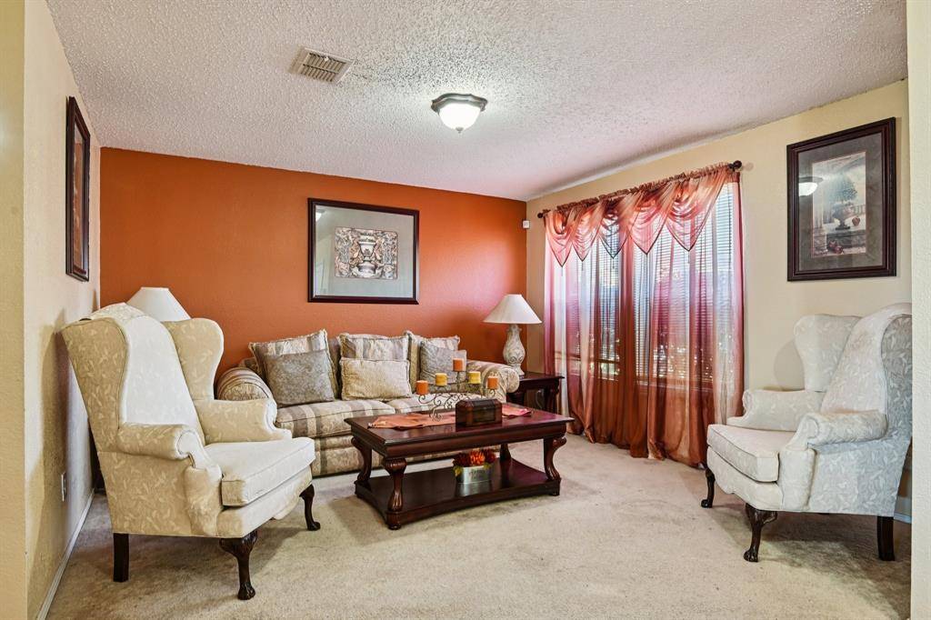 658 Bluechalk Drive, Cedar Hill, TX 75104