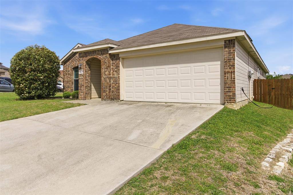 2256 Old Leonard Street, Fort Worth, TX 76119