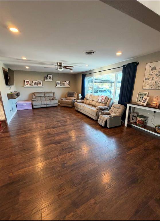 313 Sunset Drive, Comanche, TX 76442