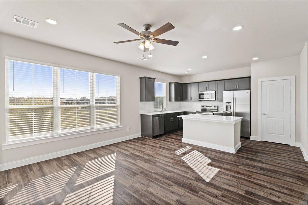 621 Meadow Lake Drive, Weatherford, TX 76087