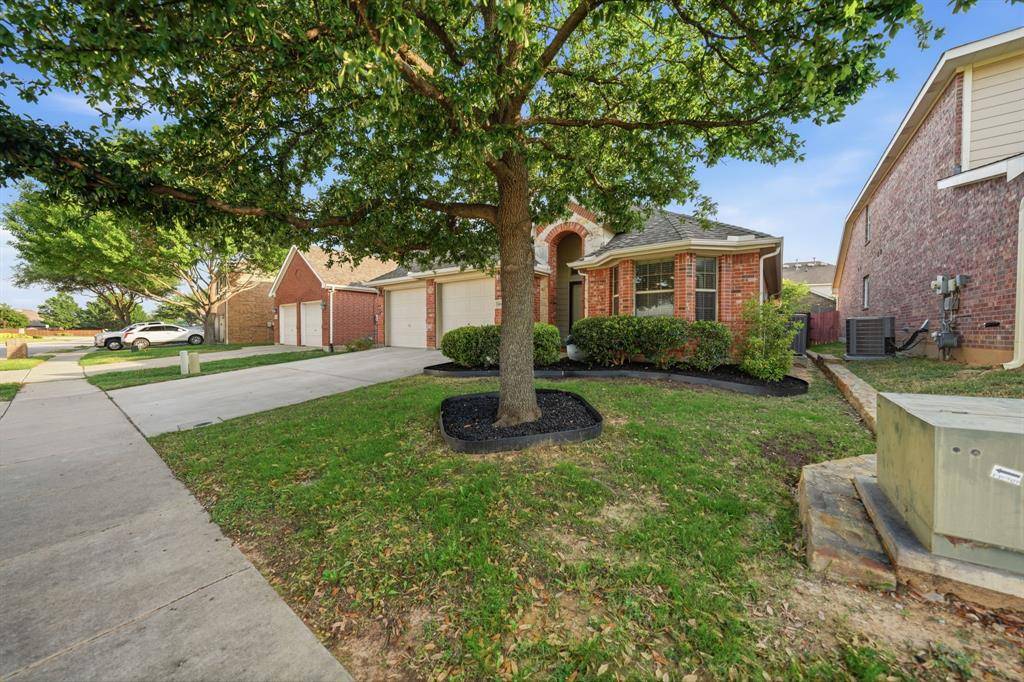 15525 Landing Creek Lane, Fort Worth, TX 76262