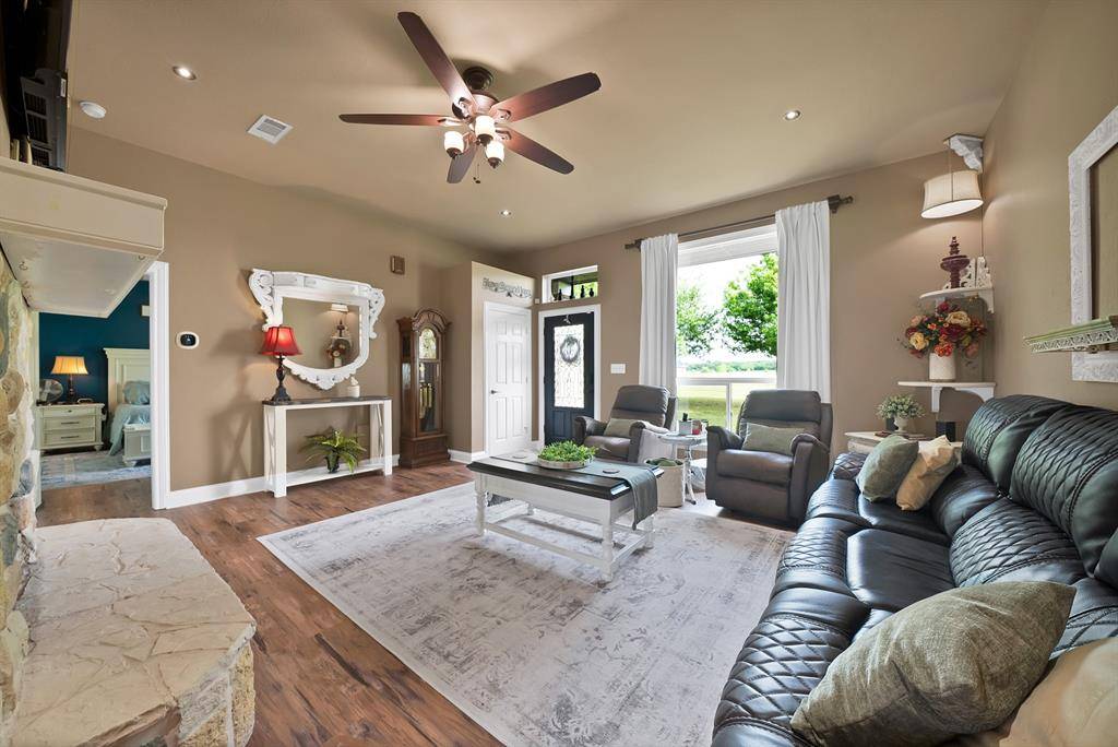 328 E Vaughn Road, Cleburne, TX 76031