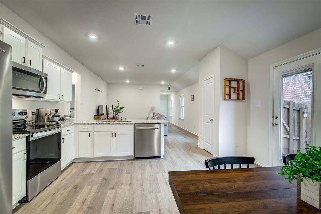 1812 Chandelier Crossing, Crandall, TX 75114