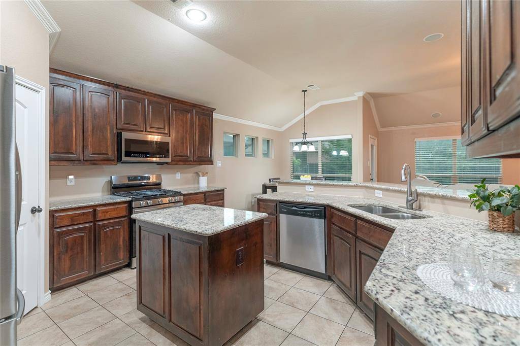 404 Brookhollow Lane, Saginaw, TX 76131