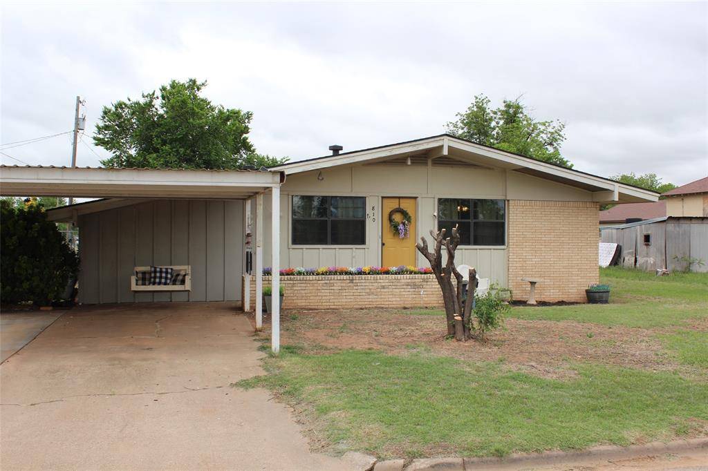 810 W Eden Street, Munday, TX 76371