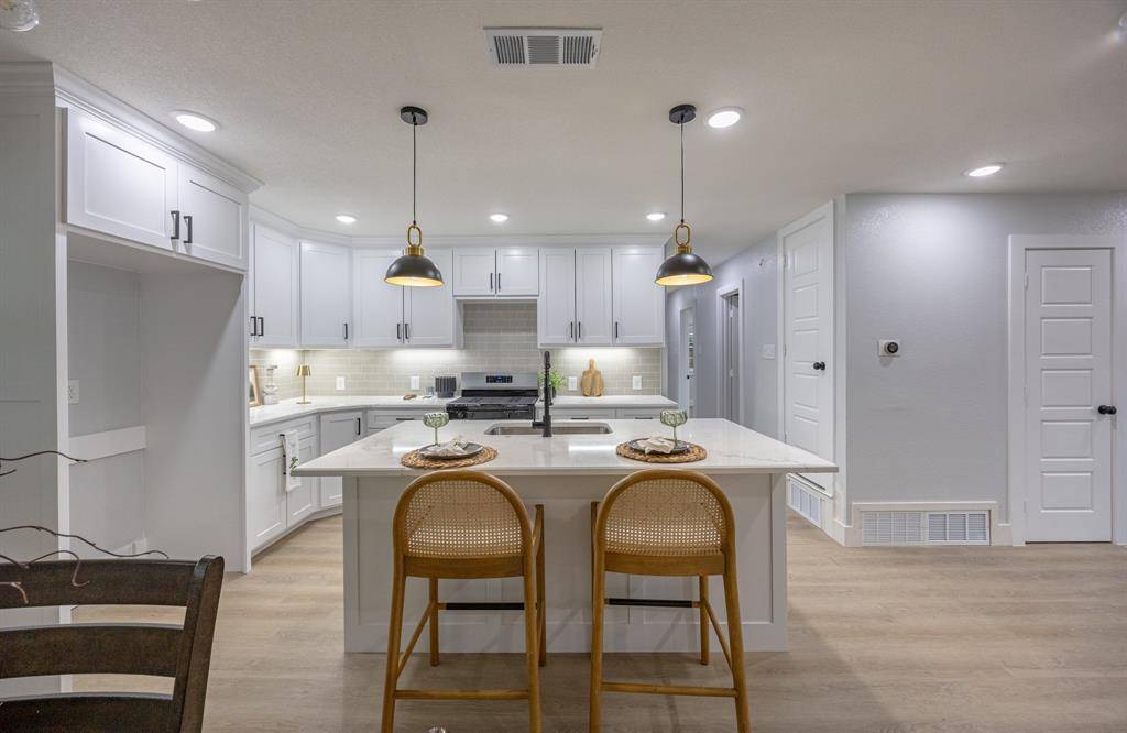 1208 Andrews Street, Arlington, TX 76011