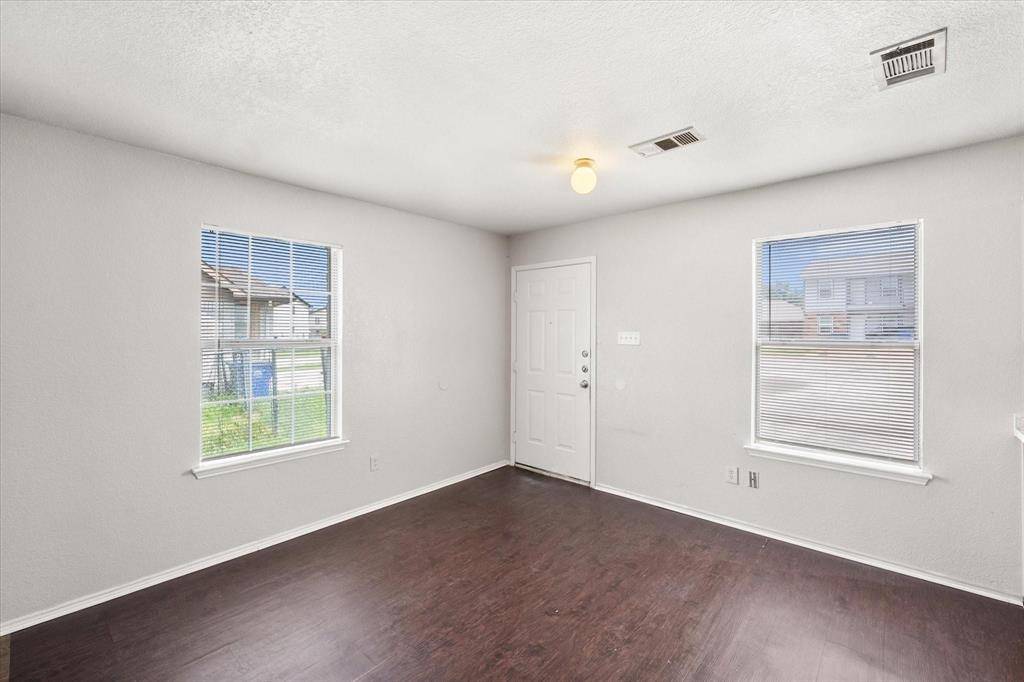 404 Kings Way Drive, Mansfield, TX 76063