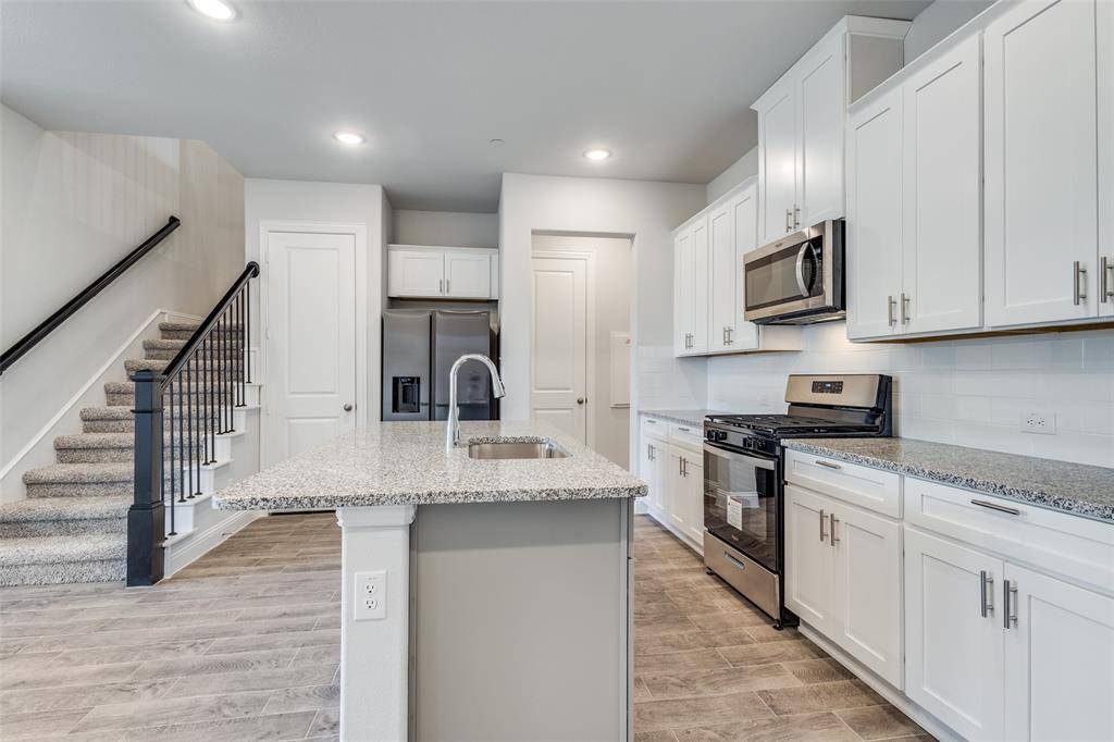 528 Hutchinson Lane, Lewisville, TX 75077