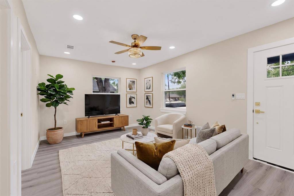 1103 N Sherman Street, Ennis, TX 75119