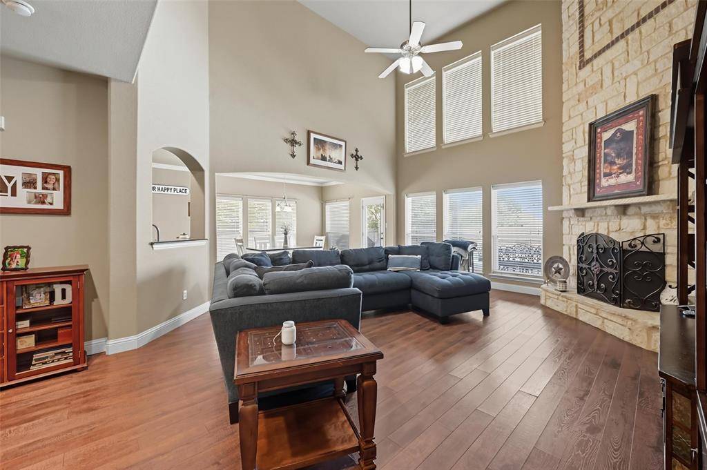 4501 Woodcrest Lane, Mansfield, TX 76063